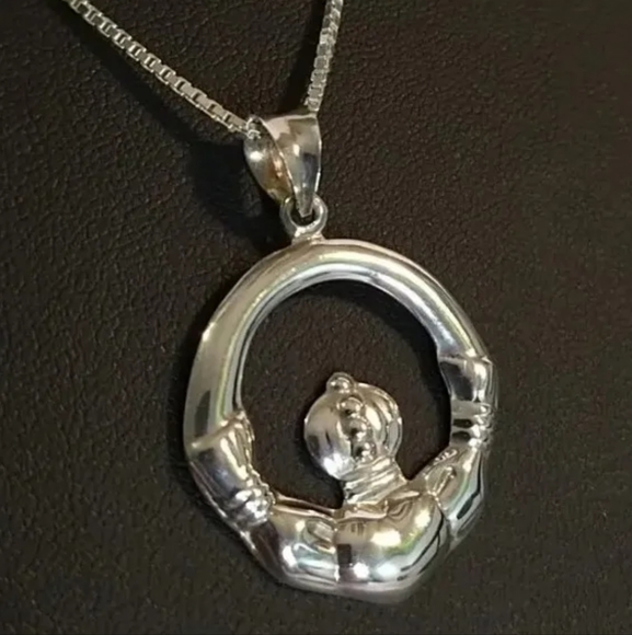 Vintage 925 Sterling Silver Claddagh Necklace Designer IBB Pendant on Box Chain - Picture 3 of 7